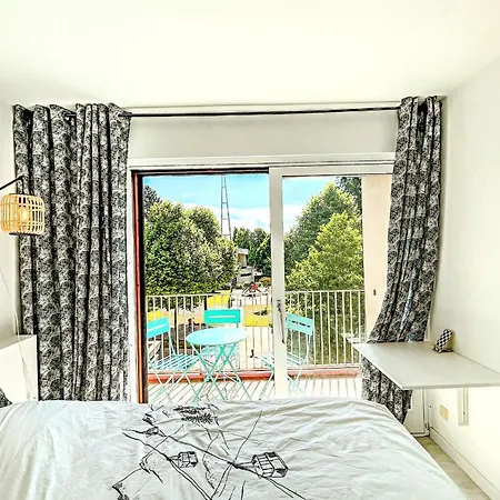 1 Bedroom With Balcony דירה